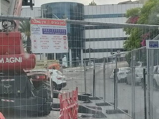 גדר זמנית קניון G יקונעם, חברת רום גבס - תמונה: 4