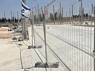 גידור מתחם דפו הטייסים לרכבת הקלה - תמונה: 3